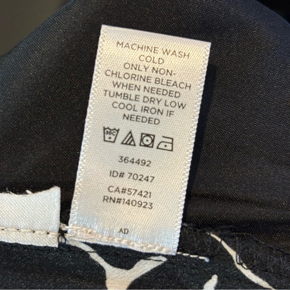 LOFT Black White Leaf Print Long Tab Sleeve Tie Waist Romper 2 Petite - Picture 13 of 15